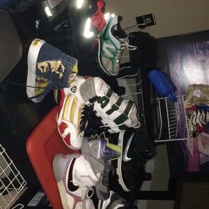 Size 9.5 -10.5 in Womans. SiZe shoes